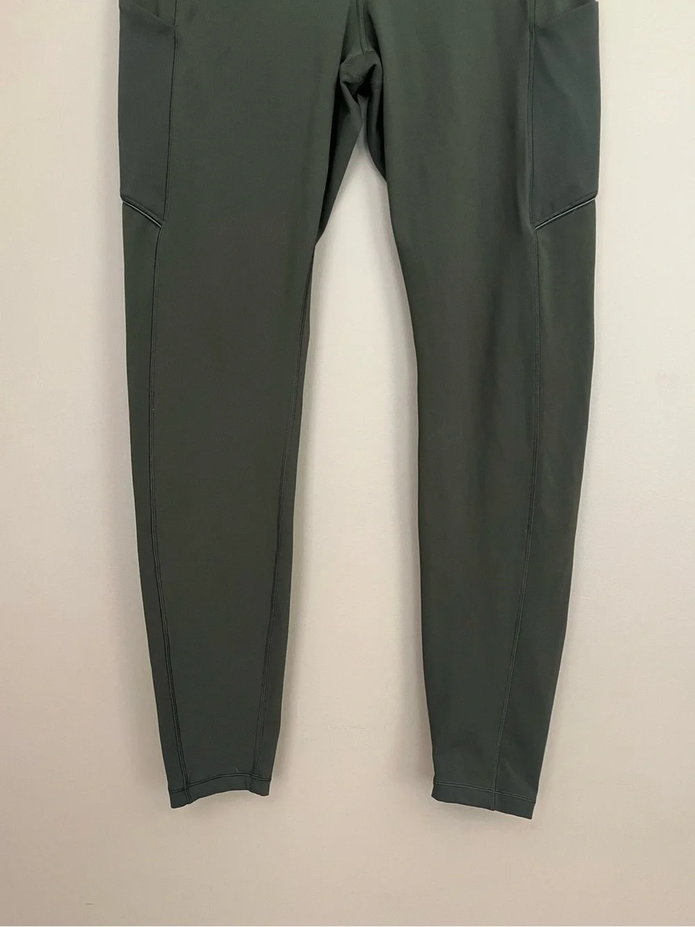{Lululemon} Speed Up Tight Full-On Luxtreme 28